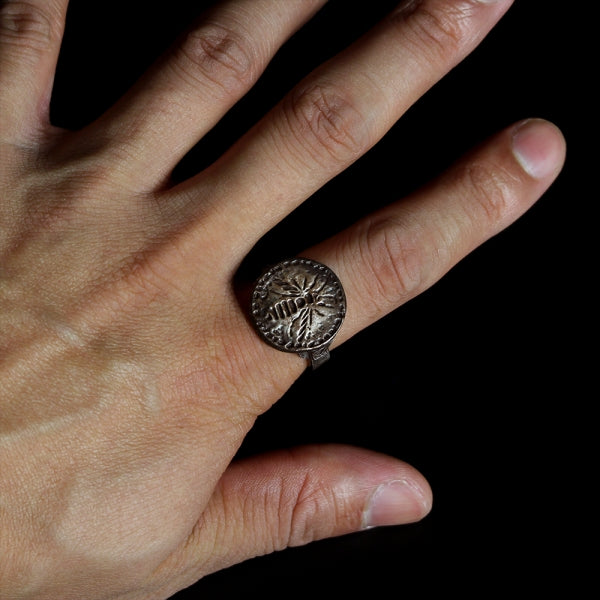 Hornet Ring